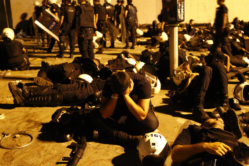 taksim-polis.20130612083848.jpg